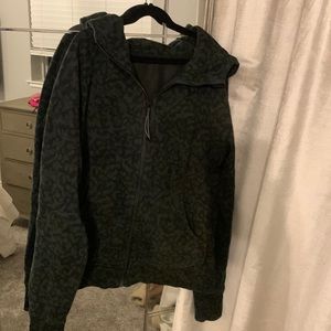 Lulu lemon, scuba, sz 10, black/dark green leopard print